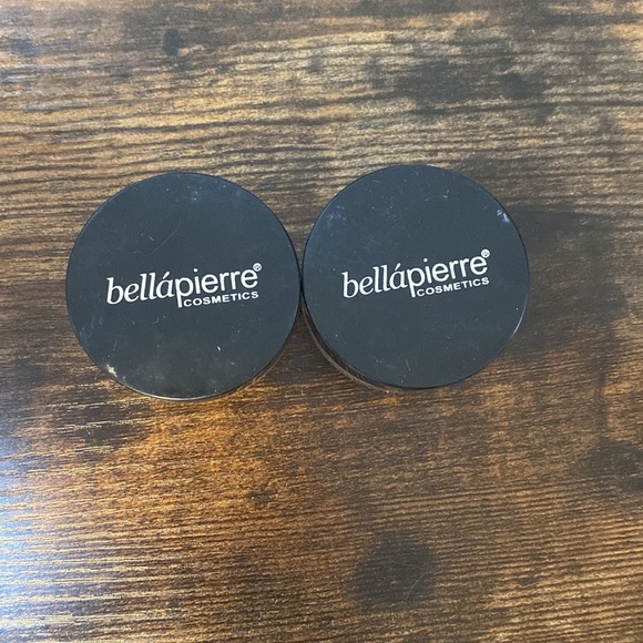 Foundation and blush - Picture 2 of 4